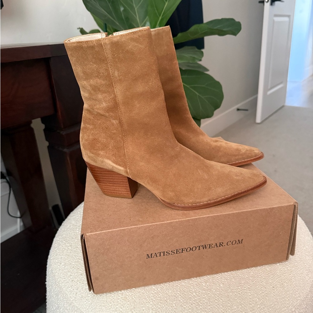 Matisse Tan Suede Caty Boots - EUC